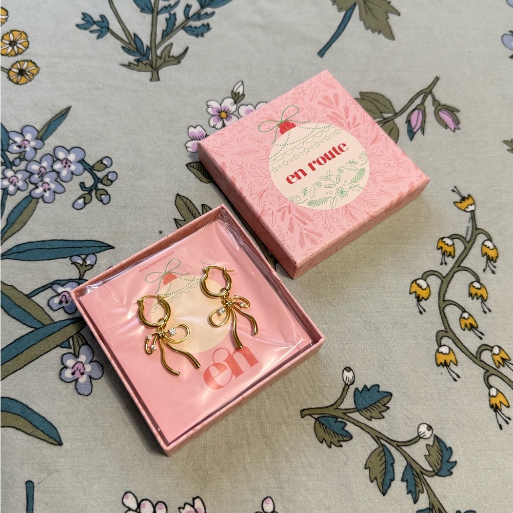 En Route Miffy Bow Earrings